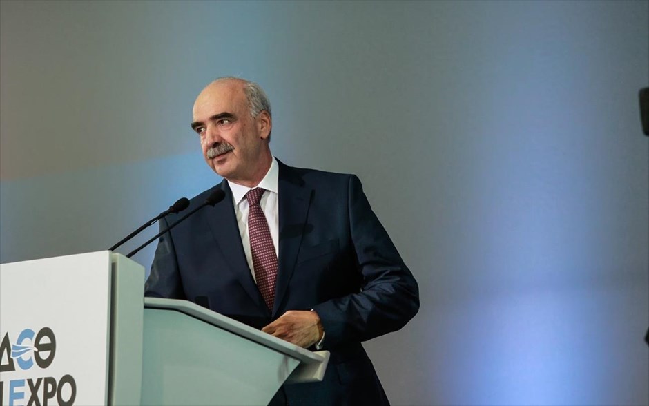 Ομιλία του προέδρου της Νέας Δημοκρατίας στην 80η ΔΕΘ. Στην ανάγκη συγκρότησης μιας εθνικής ομάδας διακυβέρνησης με όλες τις πολιτικές δυνάμεις, όπως και εθνικής ομάδας διαπραγμάτευσης, στάθηκε ο πρόεδρος της Ν.Δ. Ευάγγελος Μεϊμαράκης, μιλώντας στο συνεδριακό κέντρο «Ι. Βελλίδης», στην 80ή ΔΕΘ, παρουσία των πρώην πρωθυπουργών Κώστα Καραμανλή και Αντώνη Σαμαρά. Ο κ. Μεϊμαράκης παρουσίασε το πρόγραμμα της Ν.Δ. για την επανεκκίνηση της οικονομίας.