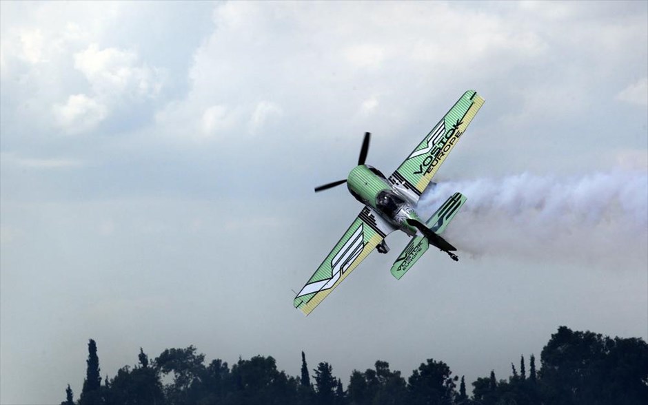Υπερθέαμα στον αέρα από την Athens Flying Week. Αεροσκάφος Aerobatic SU-31 της ομάδας Jurgis Kairys (Vostok Europe).
