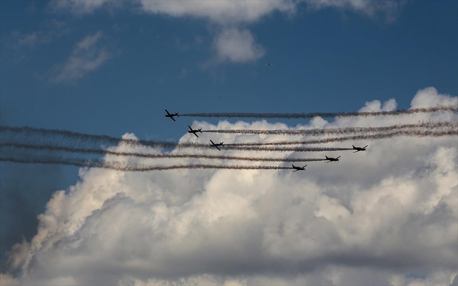 Υπερθέαμα στον αέρα από την Athens Flying Week. 