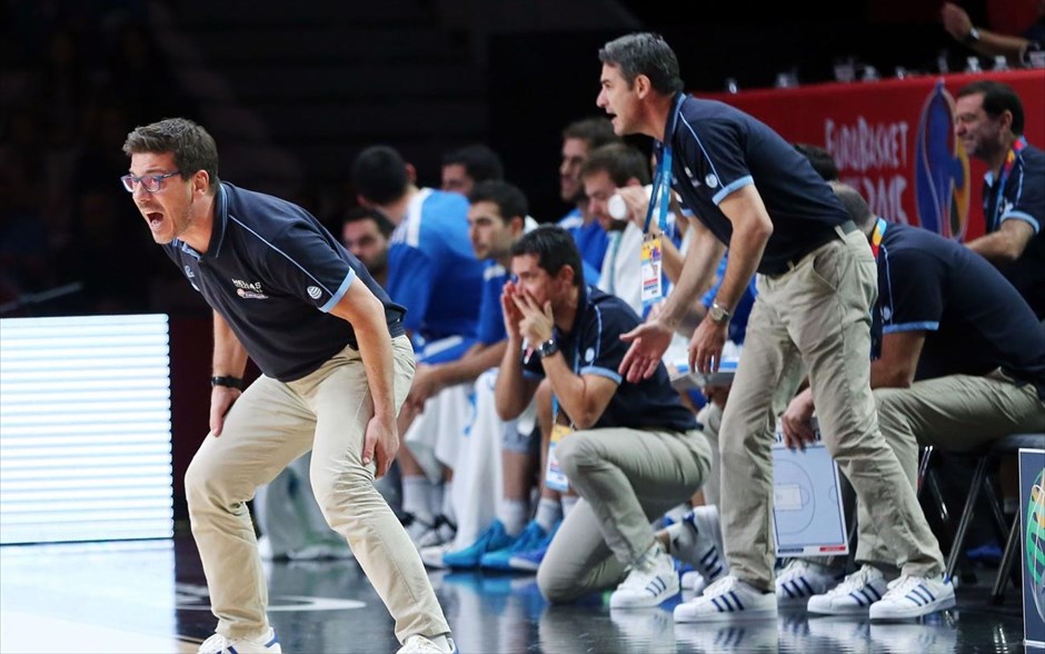 Ευρωμπάσκετ - Ελλάδα - Ισπανία. Ο Φώτης Κατσικάρης δίνει οδηγίες.