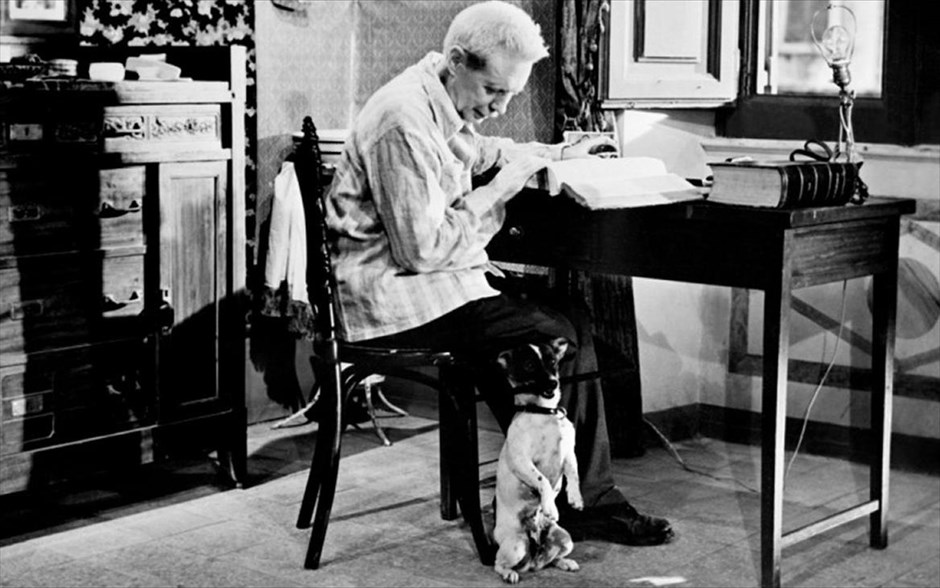  «Umberto D., ό,τι μού αρνήθηκαν οι άνθρωποι». Η ταινία, «Umberto D., ό,τι μού αρνήθηκαν οι άνθρωποι», αφηγείται την ιστορία ενός πρώην δημόσιου υπάλληλου, ο οποίος, σε όλη του ζωή, υπήρξε συνεπής και αξιοπρεπής, αλλά τώρα πια είναι πάμπτωχος, χωρίς οικογένεια, με μοναδική παρέα το μικρό του σκυλάκι.