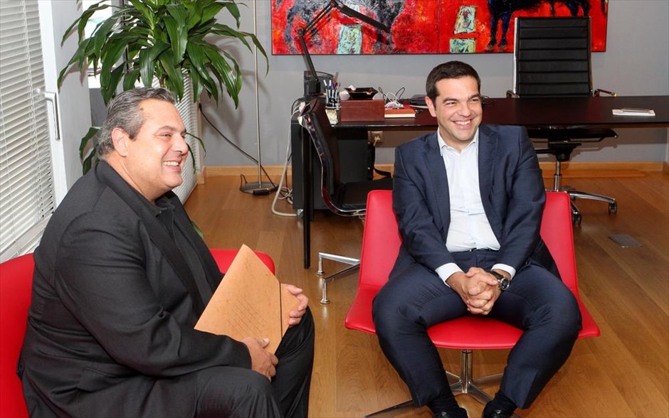 Συνάντηση του Αλέξη Τσίπρα με τον Πάνο Καμμένο. Ο πρόεδρος του ΣΥΡΙΖΑ Αλέξης Τσίπρας συνομίλησε με τον πρόεδρο των ΑΝΕΛ Πάνο Καμμένο, στα κεντρικά γραφεία του ΣΥΡΙΖΑ, στην Κουμουνδούρου, κατά τη διάρκεια συνάντησής τους, μετά τα αποτελέσματα των χθεσινών εκλογών.
