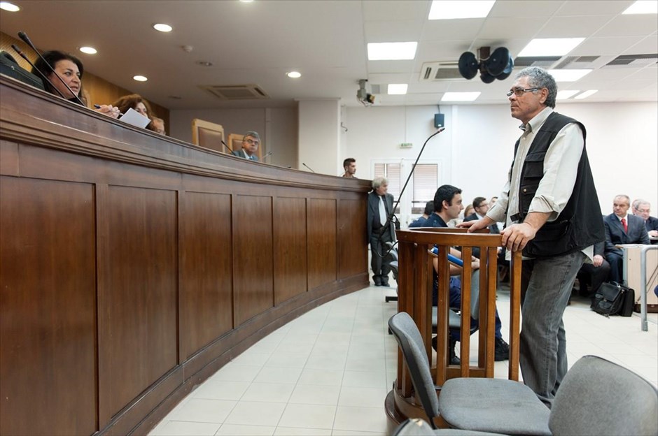 Καταθέτει στη δίκη της Χ.Α. ο πατέρας του Π. Φύσσα. Στο βήμα του μάρτυρα ανεβάινει σήμερα ο Παναγιώτης Φύσσας, πατέρας του Παύλου Φύσσα, προκειμένου να καταθέσει στη δίκη για τη δράση της Χρυσής Αυγής, στη δικαστική αίθουσα των φυλακών Κορυδαλλού.
