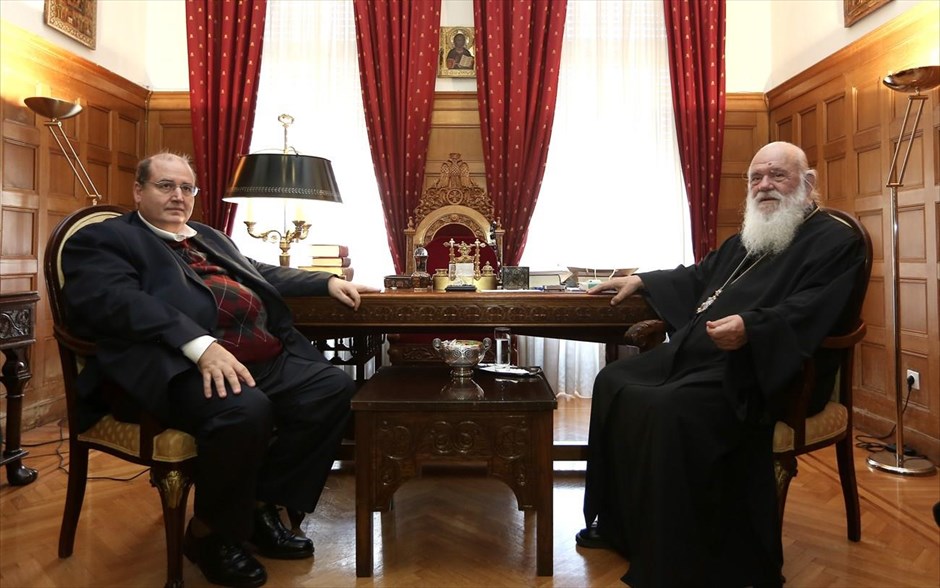 Συνάντηση του Αρχιεπισκόπου Ιερώνυμου με τον Ν. Φίλη. Για συναντίληψη στο θέμα των Θρησκευτικών έκανε λόγο ο υπουργός Παιδείας Νίκος Φίλης και διαβεβαίωσε ότι δεν θα υπάρξουν μονομερείς ενέργειες, ενώ αναφερόμενος στις σχέσεις Εκκλησίας - Πολιτείας, μετά τη συνάντησή του με τον Αρχιεπίσκοπο Αθηνών Ιερώνυμο σχολίασε ότι είναι διακριτοί οι ρόλοι.