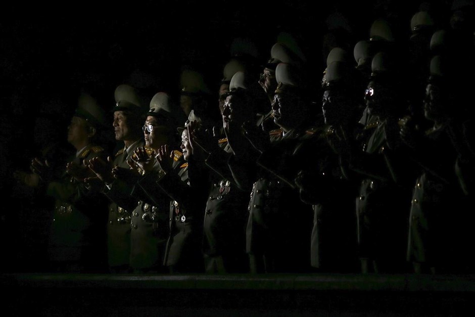 Βόρεια Κορέα - Επέτειος 70 χρόνων από την ίδρυση του Εργατικού Κόμματος Κορέας. Αξιωματικοί του βορειοκορεατικού στρατού παρακολουθούν τις εκδηλώσεις για την επέτειο των 70 χρόνων από την ίδρυση του κόμματος των εργατών.