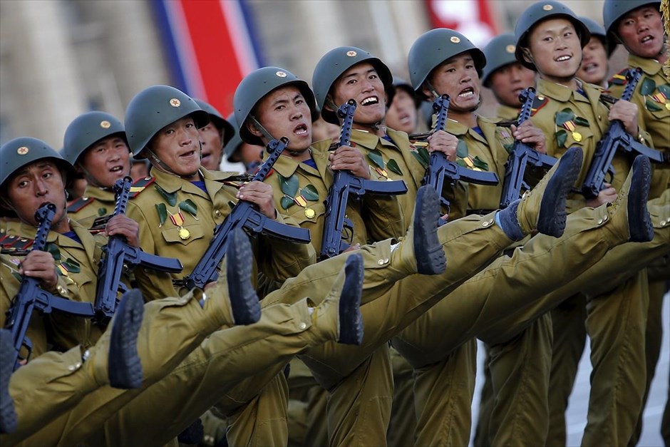 Βόρεια Κορέα - Επέτειος 70 χρόνων από την ίδρυση του Εργατικού Κόμματος Κορέας. Στιγμιότυπο από την στρατιωτική παρέλαση.