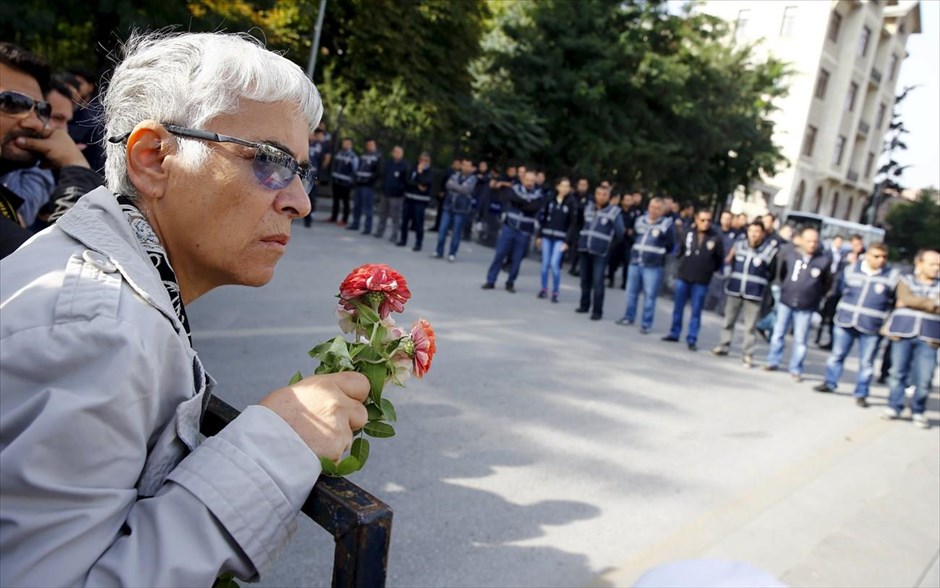 Μεγάλη διαδήλωση στην Άγκυρα για τα θύματα των βομβιστικών επιθέσεων. Στιγμιότυπο από τη διαδήλωση στην Άγκυρα.