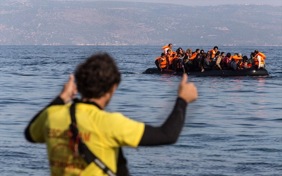 Άφιξη μεταναστών στην Μυτιλήνη. Στιγμιότυπο από την διάσωση προσφύγων στην Μυτιλήνη.