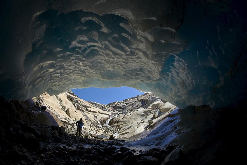 Παγετώνας Άλετς - Ελβετία. Σπήλαιο πάγου.