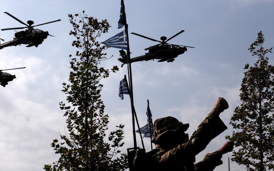 Στρατιωτική παρέλαση στην Θεσσαλονίκη. Στιγμιότυπο από την στρατιωτική παρέλαση στην Θεσσαλονίκη υπο την παρουσία του Προέδρου της Ελληνικής Δημοκρατίας Προκόπη Παυλόπουλου για την Εθνική επέτειο της 28ης Οκτωβρίου.