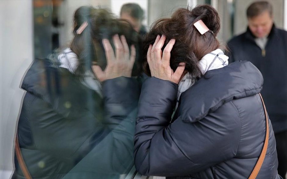 Συντριβή ρωσικού αεροσκάφους στο Σινά - συγγενείς επιβατών. Σε ξενοδοχείο δίπλα στο αεροδρόμιο Πούλκοβο της Αγίας Πετρούπολης μεταφέρθηκαν οι συγγενείς των επιβατών του ρωσικού Airbus, που συνετρίβη στο Σινά. Γιατροί και ψυχολόγοι βρίσκονται εκεί και παρέχουν τις υπηρεσίες τους. Πολλοί πληροφορήθηκαν για το δυστύχημα την ώρα που έφταναν στο αεροδρόμιο για να παραλάβουν τους δικούς τους ανθρώπους.