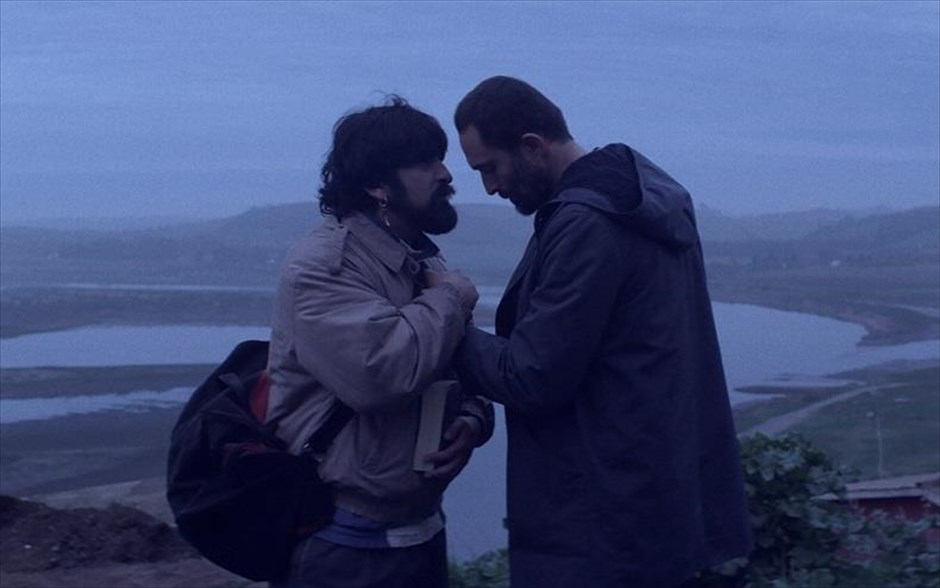 «Η μυστική λέσχη». «Η μυστική λέσχη»: Κάνοντας, με ρεαλισμό και ευθύτητα, ένα πολιτικό, κοινωνικό και θρησκευτικό σχόλιο, ο πολυβραβευμένος Χιλιανός σκηνοθέτης Πάμπλο Λαρέν δημιούργησε&nbsp; - με απόλυτη μυστικότητα, στη Χιλή - αυτό το δράμα, το οποίο κατέκτησε την Αργυρή Άρκτο - Βραβείο της Επιτροπής στο 65ο Φεστιβάλ Κινηματογράφου Βερολίνου, και είναι η επίσημη υποψηφιότητα της Χιλής για Όσκαρ καλύτερης ξενόγλωσσης ταινίας 2016.