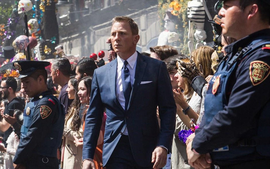 «Spectre» . «Spectre»: Ο μυθιστορηματικός χαρακτήρας του Ίαν Φλέμινγκ, ο Τζέιμς Μποντ, μεταφέρεται για 24η φορά στη μεγάλη οθόνη, μέσα από μια υπερπαραγωγή καταιγιστικής δράσης και πολλών ανατροπών.