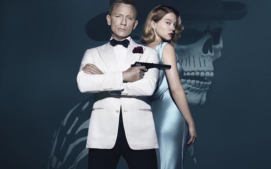«Spectre» . «Spectre»: Ο μυθιστορηματικός χαρακτήρας του Ίαν Φλέμινγκ, ο Τζέιμς Μποντ, μεταφέρεται για 24η φορά στη μεγάλη οθόνη, μέσα από μια υπερπαραγωγή καταιγιστικής δράσης και πολλών ανατροπών.