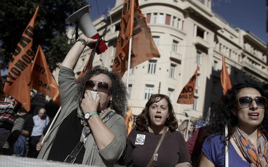 Απεργία - Πορεία - ΟΛΜΕ . Μέλη της ΟΛΜΕ φωνάζουν συνθήματα κατά τη διάρκεια πορείας στο κέντρο της Αθήνας, την Πέμπτη 12 Νοεμβρίου 2015.