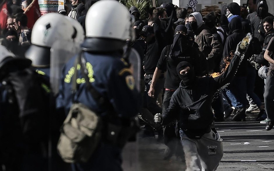 Απεργία - Επεισόδια - Μολότοφ . 