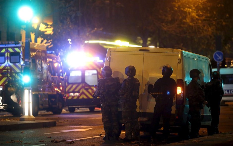 Πυροβολισμοί και εκρήξεις στο Παρίσι. Ειδικές δυνάμεις της Γαλλικής αστυνομίας έχουν βγει στους δρόμους.