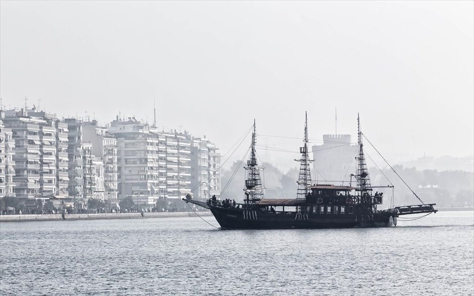 Εικόνα από το λιμάνι της Θεσσαλονίκης. Στιγμιότυπο από το λιμάνι της Θεσσαλονίκης.