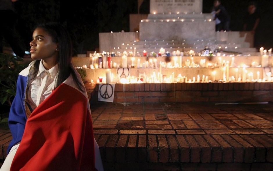 Παγκόσμια συγκίνηση για τα θύματα των τρομοκρατικών επιθέσεων στο Παρίσι. Σάντο Ντομίγκο,&nbsp;Δομινικανή&nbsp;Δημοκρατία.