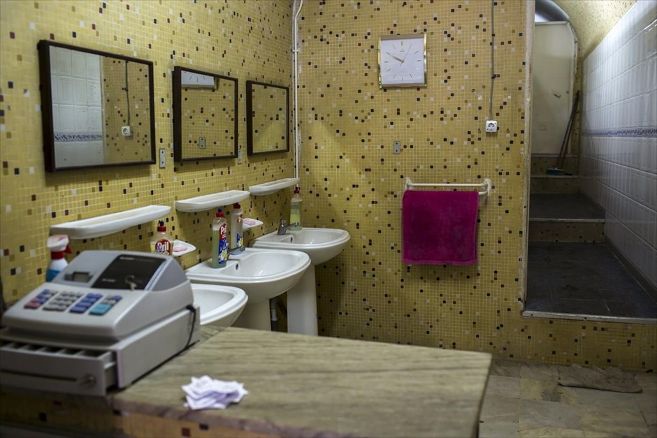Ο γύρος του κόσμου σε… 45 τουαλέτες. Δημόσιες γυναικείες τουαλέτες στο κέντρο του Αλγερίου.