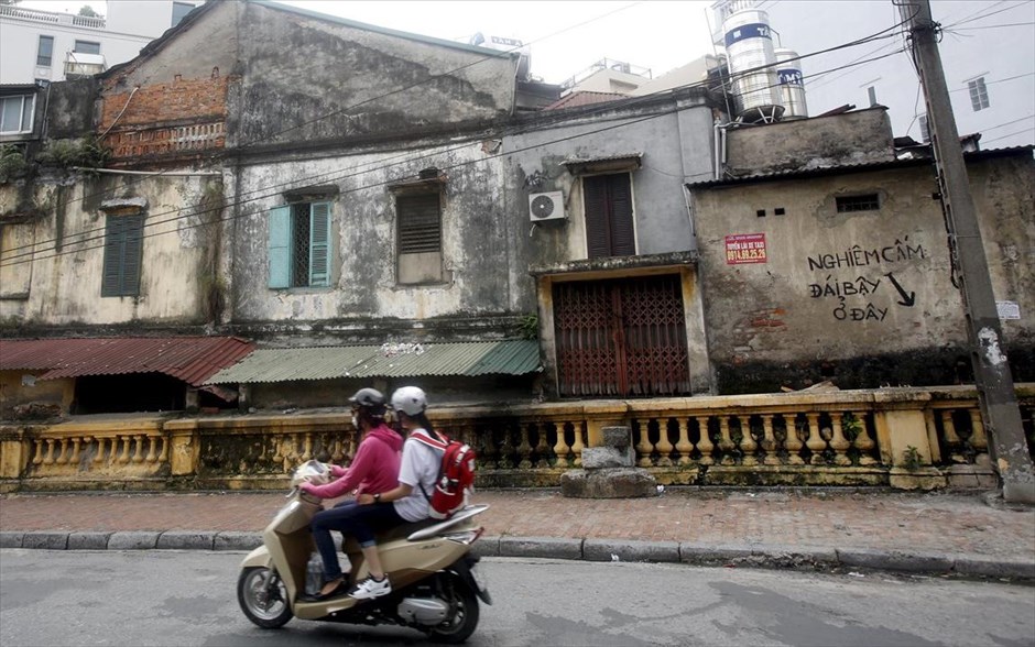 Ο γύρος του κόσμου σε… 45 τουαλέτες. Η φράση «απαγορεύεται η ούρηση» είναι γραμμένη σε τοίχο στην πρωτεύουσα του Βιετνάμ, Ανόι. ​