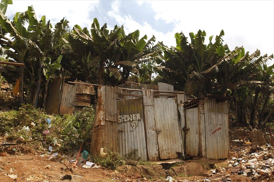 Ο γύρος του κόσμου σε… 45 τουαλέτες. Δημόσια τουαλέτα σε παραγκούπολη του Ναϊρόμπι, στην Κένυα.