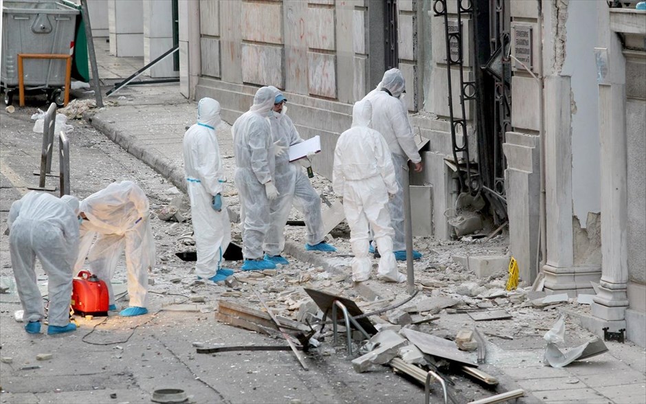 Έκρηξη βόμβας στα γραφεία του ΣΕΒ στο Σύνταγμα. 