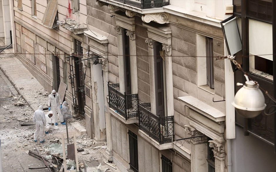 Έκρηξη βόμβας στα γραφεία του ΣΕΒ στο Σύνταγμα. 
