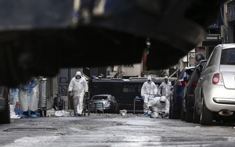 Έκρηξη βόμβας στα γραφεία του ΣΕΒ στο Σύνταγμα. 