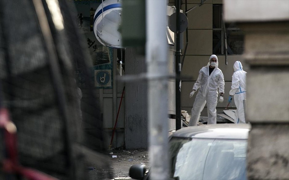 Έκρηξη βόμβας στα γραφεία του ΣΕΒ στο Σύνταγμα. 