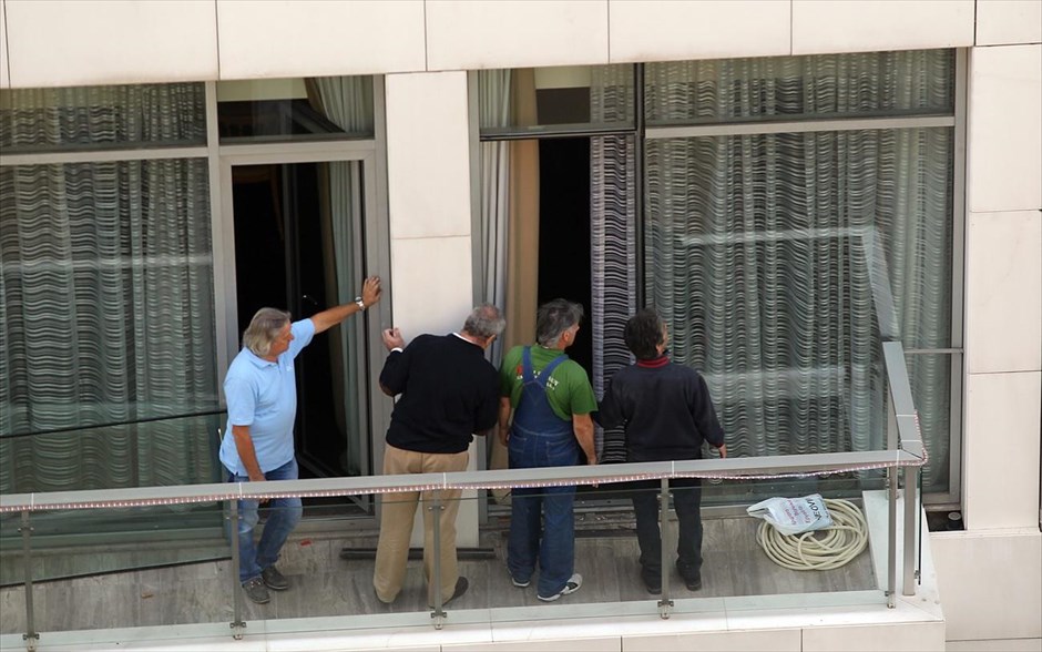 Έκρηξη βόμβας στα γραφεία του ΣΕΒ στο Σύνταγμα. 