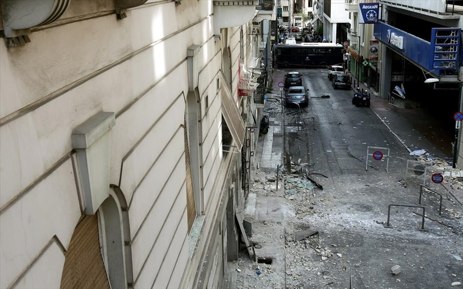 Έκρηξη βόμβας στα γραφεία του ΣΕΒ στο Σύνταγμα. 