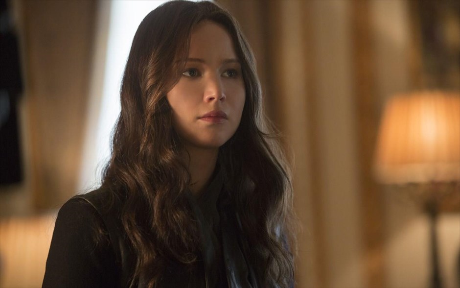 «The hunger games: Η επανάσταση - Μέρος 2» . «The hunger games: Η επανάσταση - Μέρος 2»: Βασισμένο στο μυθιστόρημα της Σούζαν Κόλινς, «Κοτσυφόκισσα», το δεύτερο μέρος της «Επανάστασης» και τελευταίο της τετραλογίας «Αγώνες πείνας», σκηνοθετημένο από τον Φράνσις Λόρενς, είναι το επικό φινάλε της σειράς ταινιών φαντασίας, που εξελίχτηκε σε κινηματογραφικό φαινόμενο.