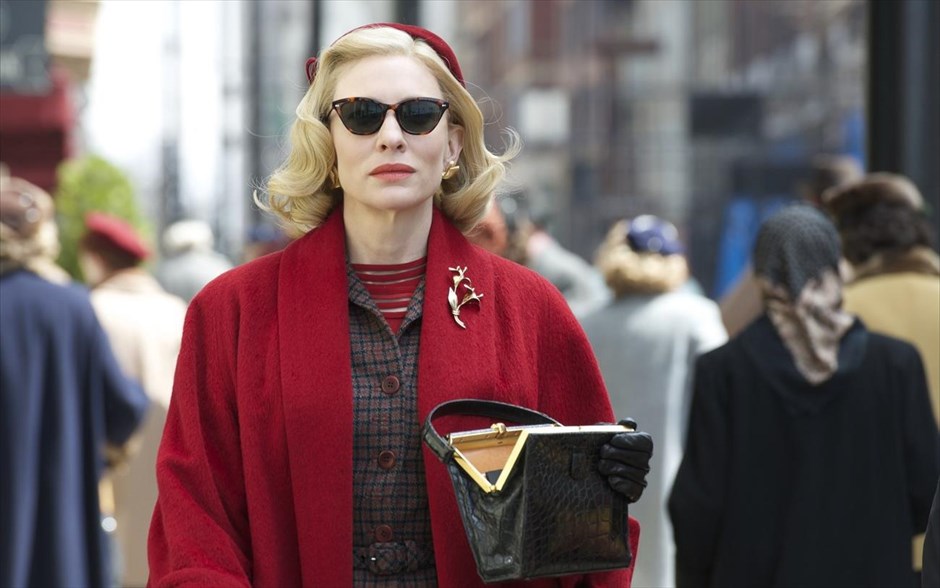 «Carol». Η ταινία, «Carol»,αναβιώνει τη Νέα Υόρκη της δεκαετίας του ’50, για να αφηγηθεί μία δυνατή ερωτική ιστορία, που αψηφά όλα τα κοινωνικά ταμπού και δοκιμάζει τη δύναμη της καρδιάς μπροστά στα εμπόδια και τις αλλαγές.