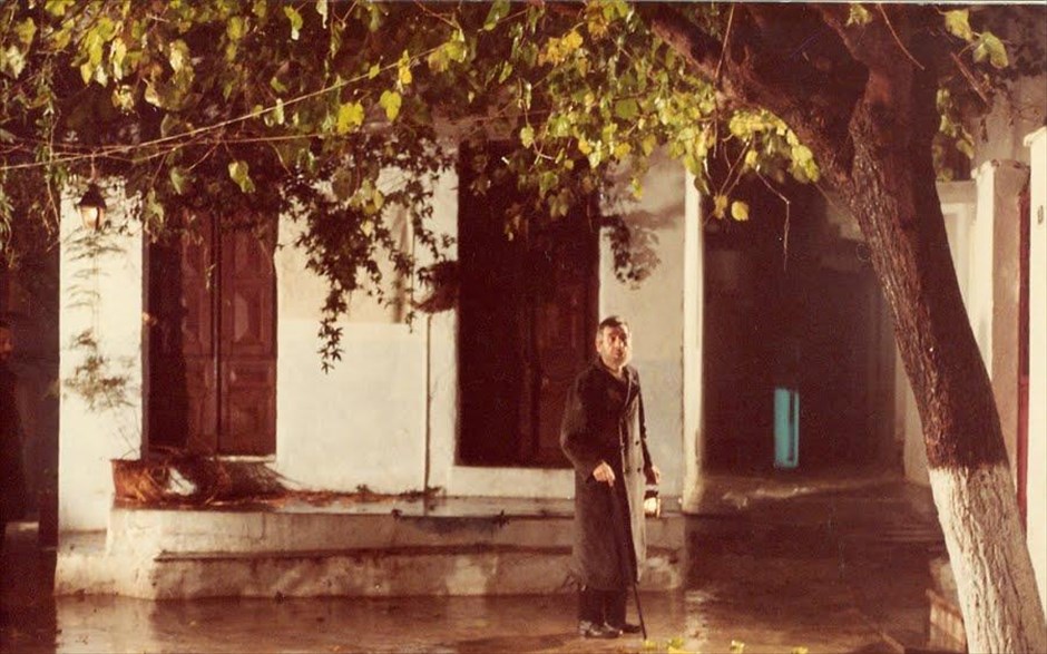 «Καλή σου νύχτα κυρ - Αλέξανδρε». Στην τηλεταινία του 1981, «Καλή σου νύχτα κυρ - Αλέξανδρε», ο σκηνοθέτης Γιάννης Σμαραγδής δημιούργησε ένα κινηματογραφικό δοκίμιο για τον «Άγιο των ελληνικών γραμμάτων», Αλέξανδρο Παπαδιαμάντη.