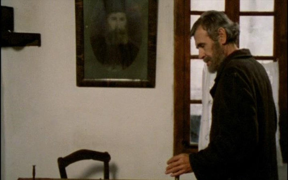 «Καλή σου νύχτα κυρ - Αλέξανδρε». Στην τηλεταινία του 1981, «Καλή σου νύχτα κυρ - Αλέξανδρε», ο σκηνοθέτης Γιάννης Σμαραγδής δημιούργησε ένα κινηματογραφικό δοκίμιο για τον «Άγιο των ελληνικών γραμμάτων», Αλέξανδρο Παπαδιαμάντη.