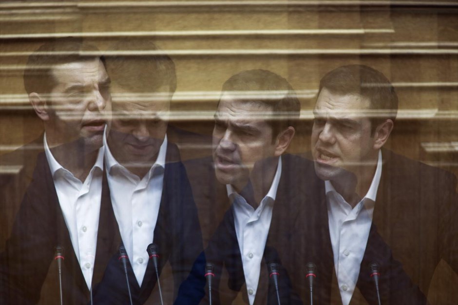 Αλ. Τσίπρας: Θα παλέψουμε, θα συγκρουστούμε, θα ματώσουμε αλλά θα τα καταφέρουμε. Εγκρίθηκε μετά τα μεσάνυχτα ο Προϋπολογισμός του κράτους για το 2016 από την Ολομέλεια της Βουλής των Ελλήνων.&nbsp;Η κυβέρνηση μαζί με το λαό θα υπερασπιστεί τις συντάξεις, δεσμεύθηκε ο πρωθυπουργός Αλέξης Τσίπρας μιλώντας στη Βουλή.