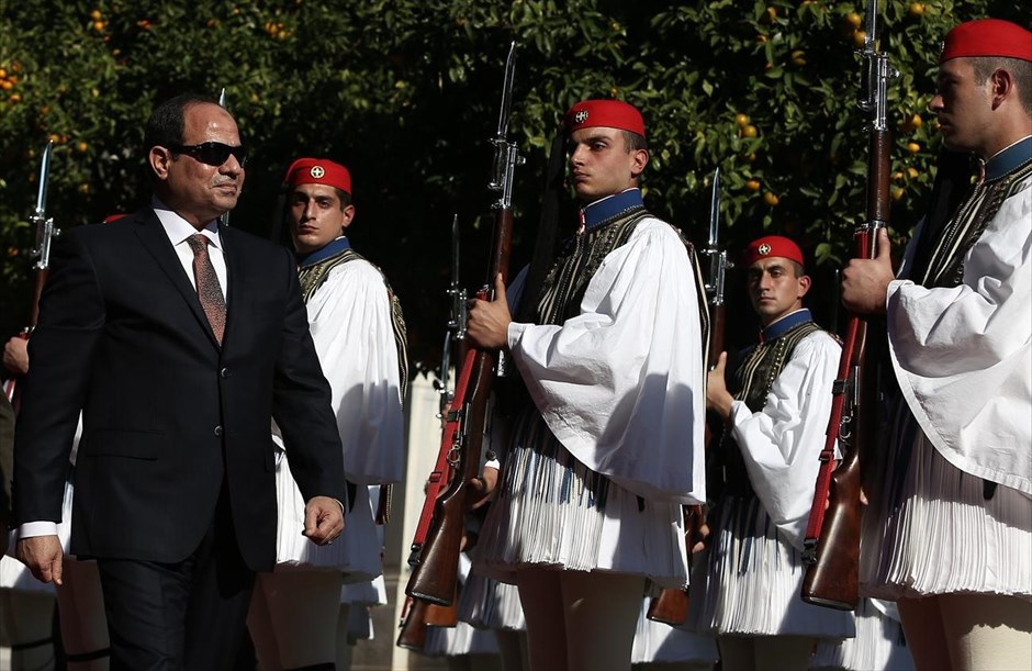 Στην Αθήνα ο πρόεδρος της Αιγύπτου Αμπντέλ Φατάχ Αλ Σίσι. Στην Αθήνα έφθασε ο πρόεδρος της Αιγύπτου Αμπντέλ Φατάχ Αλ Σίσι, ο οποίος πραγματοποιεί επίσημη επίσκεψη στη χώρα μας. Ο κ. Σίσι επισκέφθηκε το Μνημείο του 