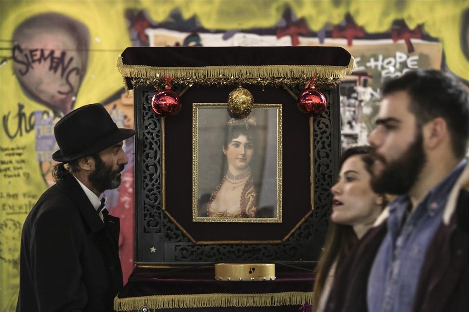 Στιγμιότυπο από το κέντρο της Αθήνας. Στιγμιότυπο από την οδό Ερμού, στο κέντρο της Αθήνας.&nbsp;