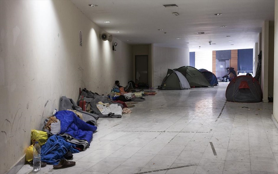 Μετανάστες στο γήπεδο Ταε Κβον Ντο. 