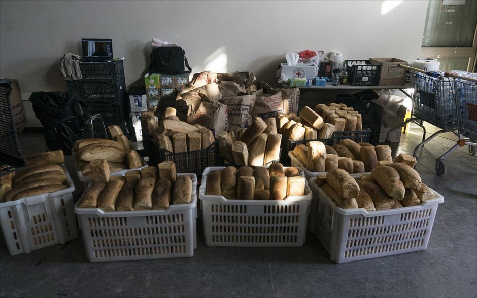 Μετανάστες στο γήπεδο Ταε Κβον Ντο. 