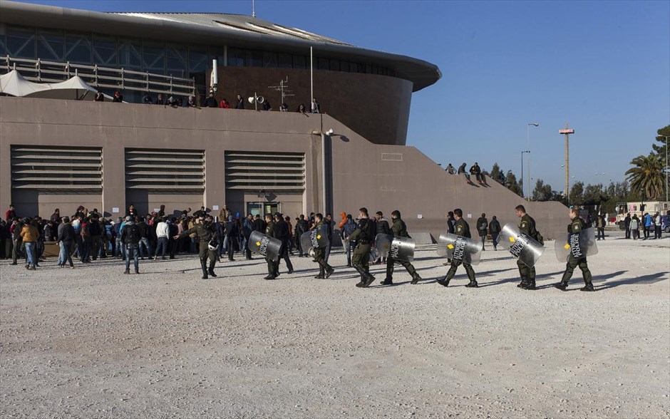 Μετανάστες στο γήπεδο Ταε Κβον Ντο. 