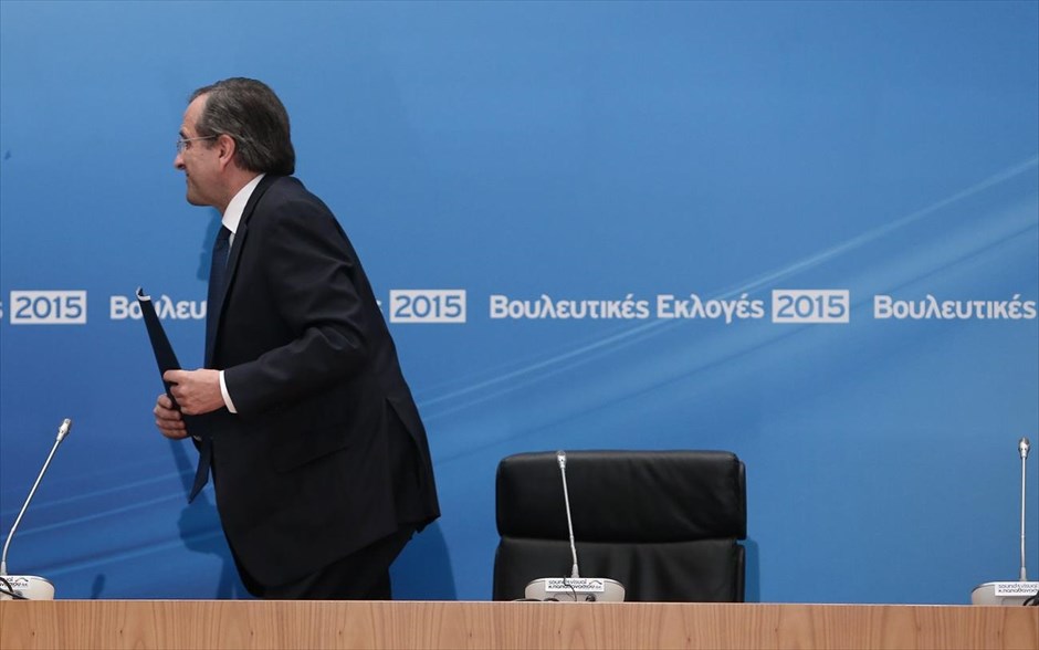 POY 2015 - Ιανουάριος. Στιγμιότυπο από τη συνέντευξη Τύπου του τότε προέδρου της Νέας Δημοκρατίας, Αντώνη Σαμαρά, μετά τις εκλογές της&nbsp;25ης Ιανουαρίου.&nbsp;Στις 5 Ιουλίου, μετά τη συντριπτική νίκη του «Όχι» στο δημοψήφισμα,&nbsp;ο κ. Σαμαράς υπέβαλε την παραίτησή του από την αρχηγία του κόμματος της αξιωματικής αντιπολίτευσης.