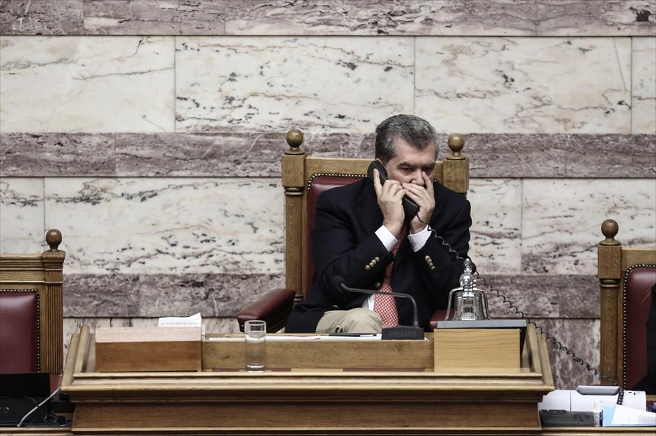 POY2015 - Ιούνιος. Ο τότε αντιπρόεδρος της Βουλής Αλέξης Μητρόπουλος σε στιγμιότυπο από τη συνεδρίαση της Ολομέλειας του Κοινοβουλίου επί της πρότασης για τη διεξαγωγή δημοψηφίσματος (27 Ιουνίου).
