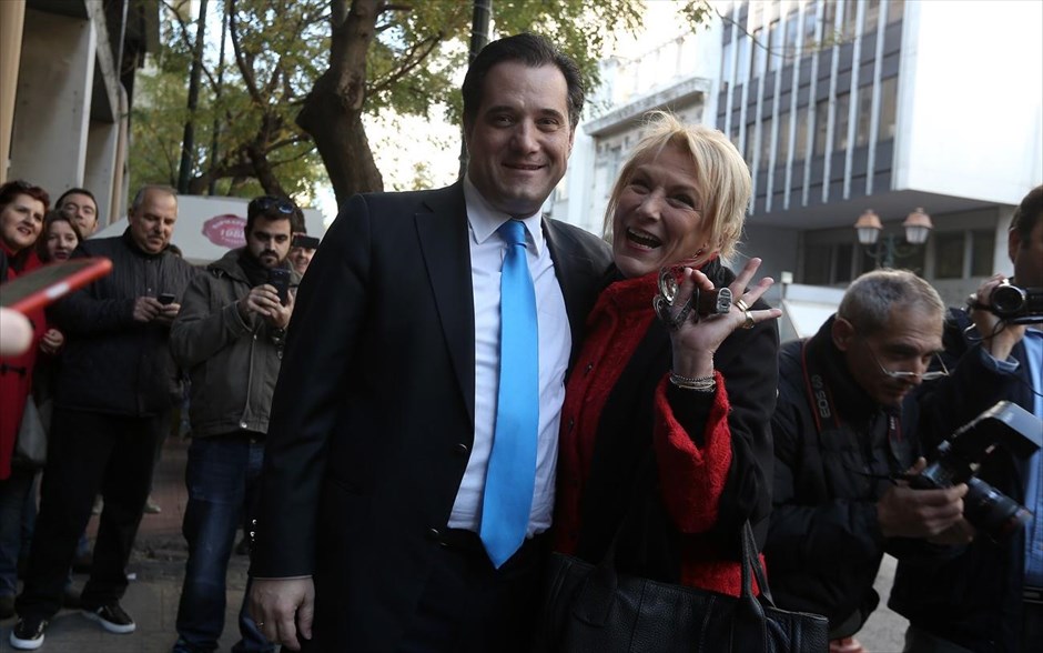 Εκλογή προέδρου της ΝΔ. «Είμαι εξαιρετικά ευτυχής επειδή υπάρχει πολύ μεγάλη συμμετοχή. Όπως φαίνεται η συμμετοχή θα ξεπεράσει κάθε προσδοκία», δήλωσε ο Άδωνις Γεωργιάδης λίγα λεπτά πριν ψηφίσει για την ανάδειξη του νέου πρόεδρου της Ν.Δ. Θα είμαστε από αύριο όλοι μαζί ενωμένοι και ισχυροί για να φτιάξουμε μια παράταξη όπως την ονειρευόμαστε, τόνισε ο υποψήφιος πρόεδρος της Ν.Δ.