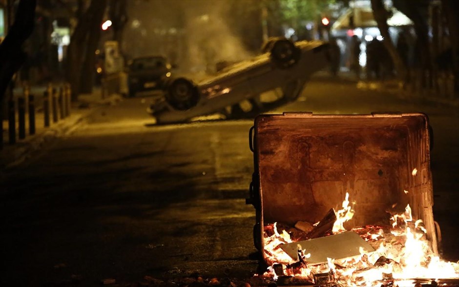 POY2015 - Απρίλιος. Επεισόδια στα Εξάρχεια το βράδυ της Πέμπτης, 16 Απριλίου.