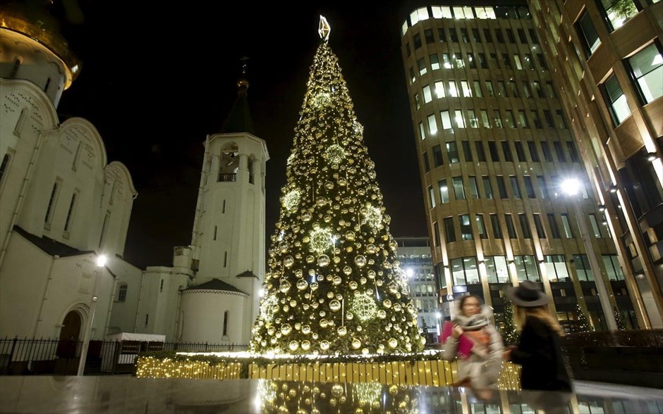 Χριστούγεννα στον κόσμο. Χριστουγεννιάτικο δέντρο στο κέντρο της Μόσχας. 