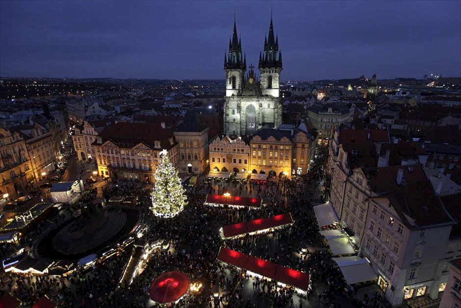 Χριστούγεννα στον κόσμο. Χριστουγεννιάτικη αγορά στην Πράγα.