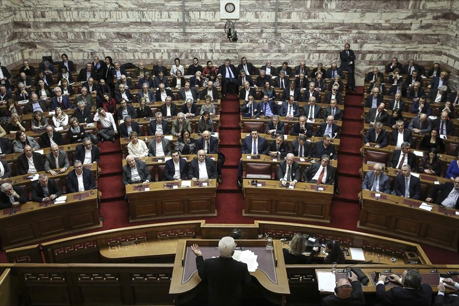 Μαχμούντ Αμπάς: Ιστορικό ψήφισμα της ελληνικής Βουλής. Ιστορικό χαρακτήρισε ο Παλαιστίνιος πρόεδρος Μαχμούντ Αμπάς το ψήφισμα που υιοθέτησε ομόφωνα η ελληνική Βουλή υπέρ της αναγνώρισης Παλαιστινιακού Κράτους. Μιλώντας στη Γερουσία της ελληνικής Βουλής, ο κ. Αμπάς αναφέρθηκε για πολλοστή φορά στο βάθος των σχέσεων ιστορικής φιλίας με τον ελληνικό λαό καθώς και στην πρόθεση περαιτέρω σύσφιγξης των σχέσεων. 