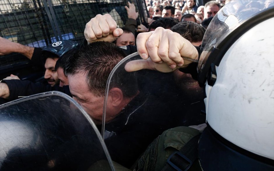Επεισόδια στην πορεία του ΠΑΜΕ. 